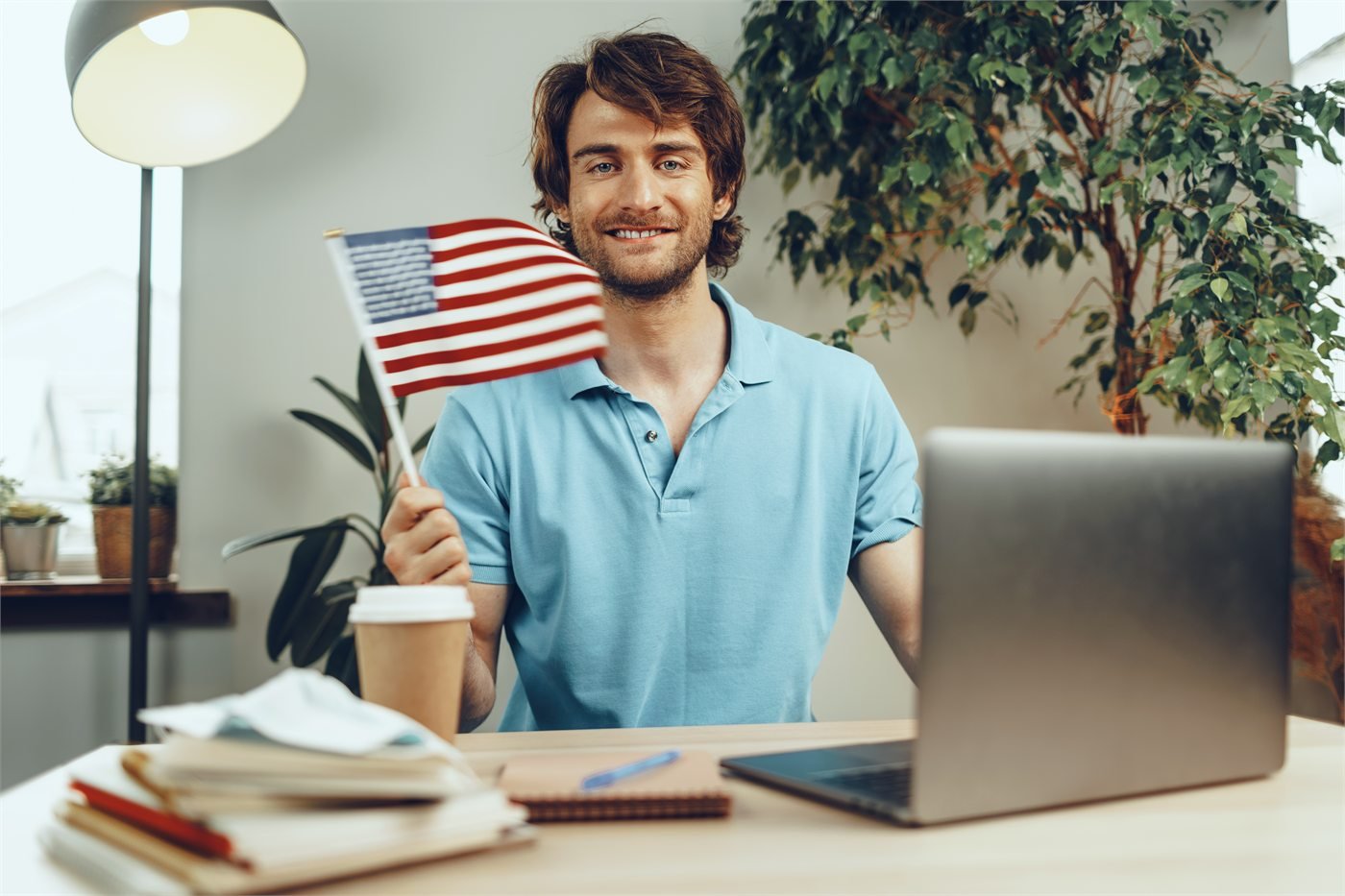Autor trabajando desde casa en Estados Unidos